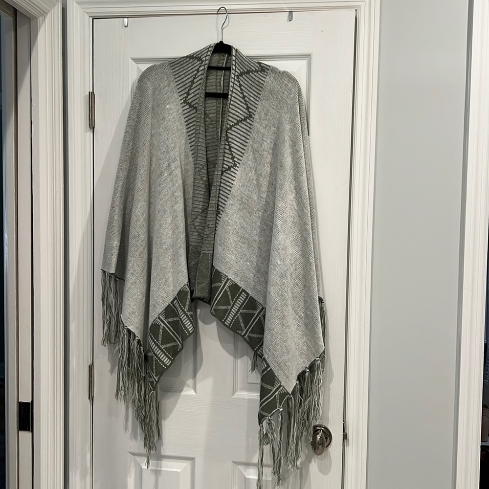 Open Shaw/cardigan. One size